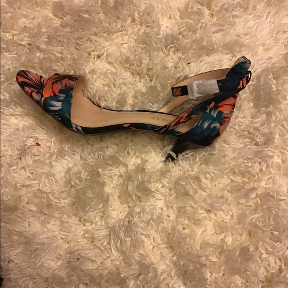 Shoes - Picture 2 of 4